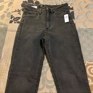 NWT!  Ladies Gap Universal High Rise Jeggings